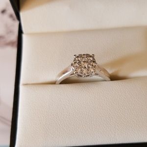 Ladies Engagement ring